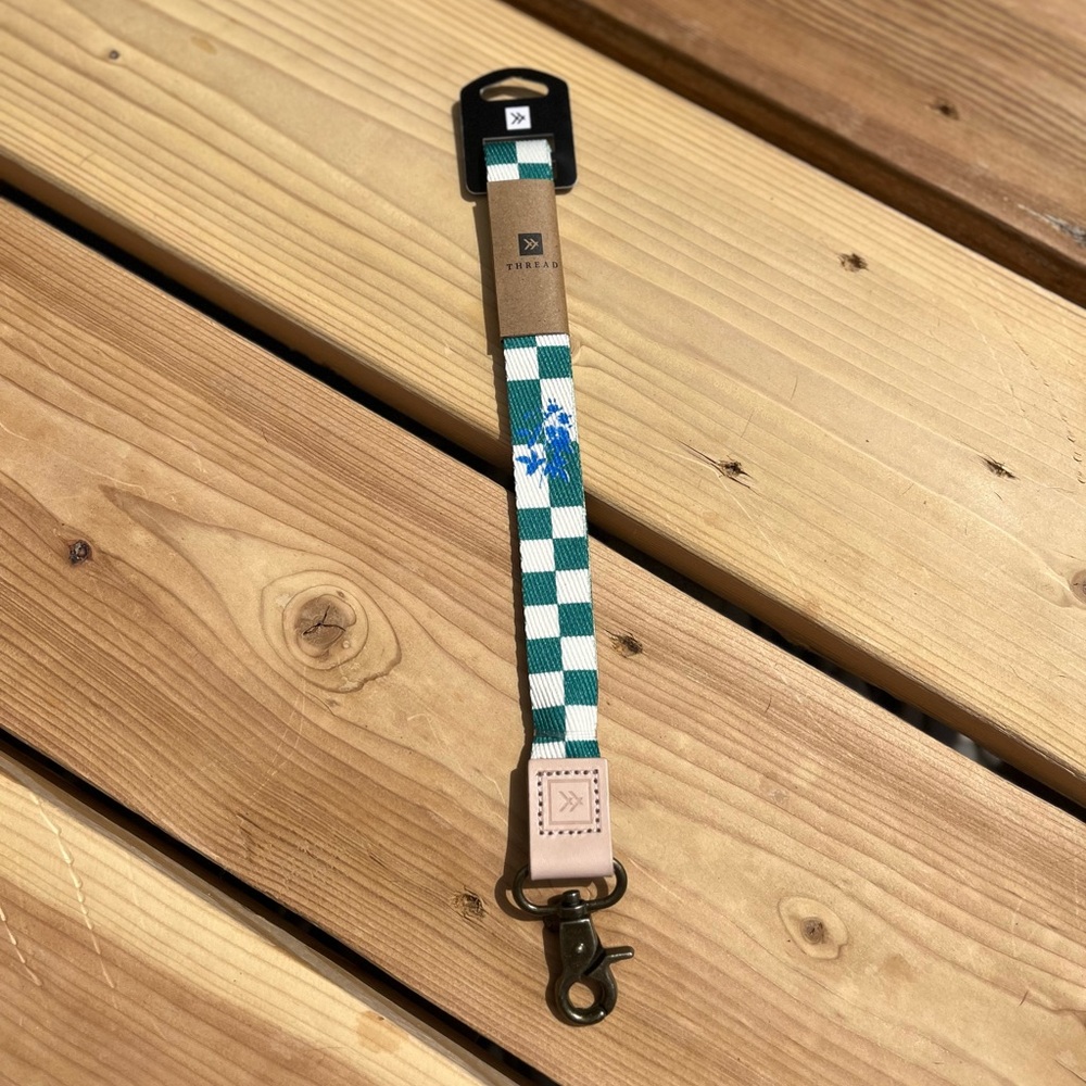 LIVIN THREAD LANYARD